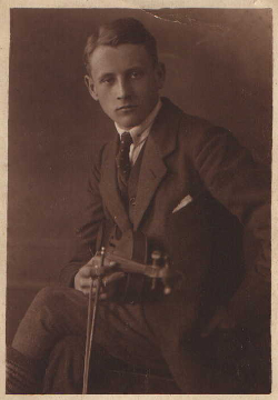 Vater: Franz Johannes Martin Kümmel, * 14. November 1899, † 30. März 1965
